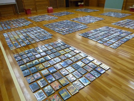 警察が押収した海賊版DVD