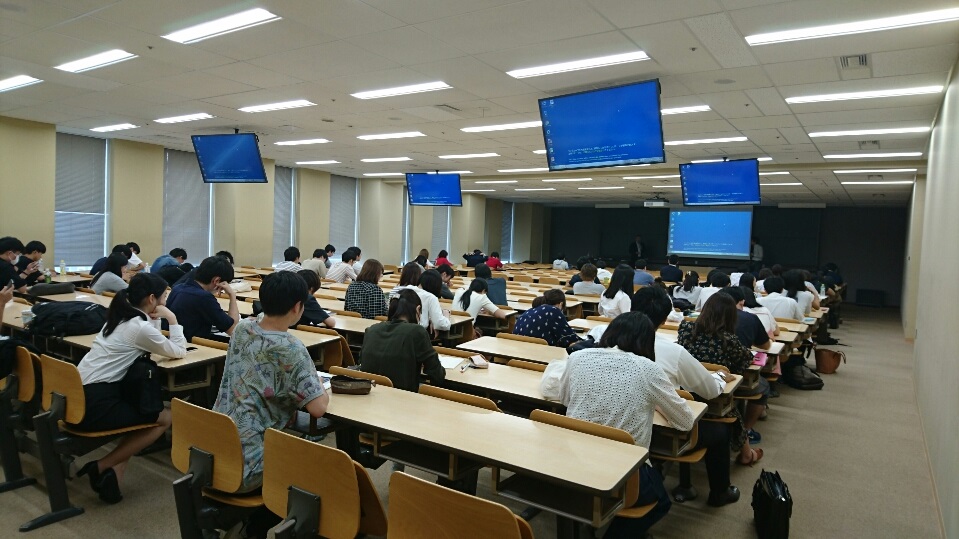 Lecture scenery at the School of Information and Communication, Meiji University