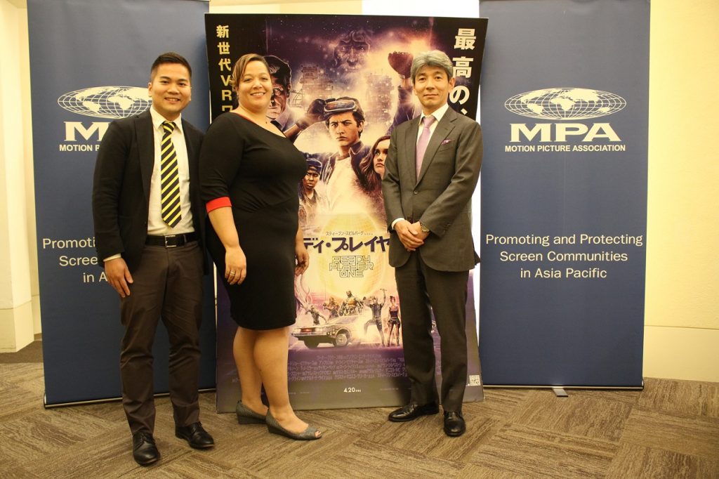 from left to right ：Mr. Mike Nguyen (Assistant Cultural Affairs Officer) Ms. Lagretta Nickles, Assistant Information Officer　U.S. Embassy in Japan Mr. Kunio Yamada, Vice President, Warner Bros. Japan LLC